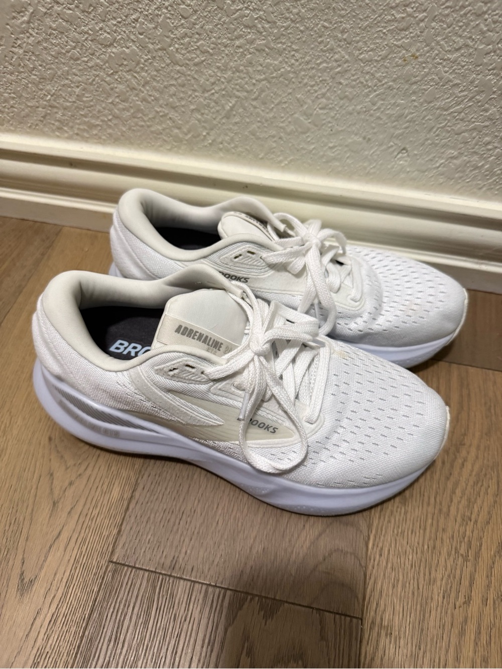 Brooks White Adrenaline Women's Athletic Running Shoes